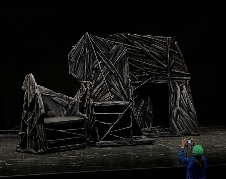 „Duell“ for Staatsschauspiel Dresden with HfM Dresden
Stage Design: Pauline Malacarne
Scenic Painting, 2024