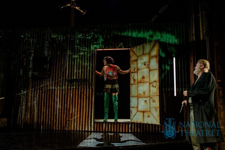 Rust Imitation for „Flukt“ at Nationaltheatret Oslo
Photo: Erika Hebbert