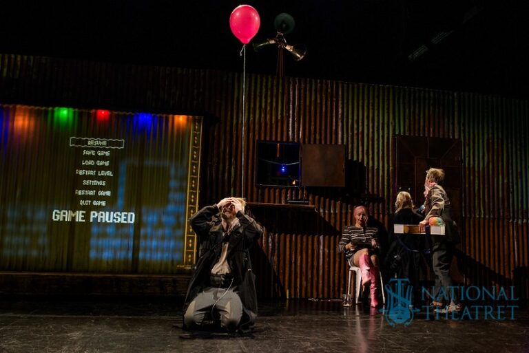 Rust Imitation for „Flukt“ at Nationaltheatret Oslo
Photo: Erika Hebbert