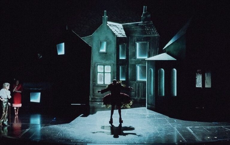 „En Julefortelling“ (Christmas Carol) for Nationaltheatret in Oslo
Stage Design: Nora Johanne Doksrød
Scenic Painting, Acryl on Cotton Nettle, 2023