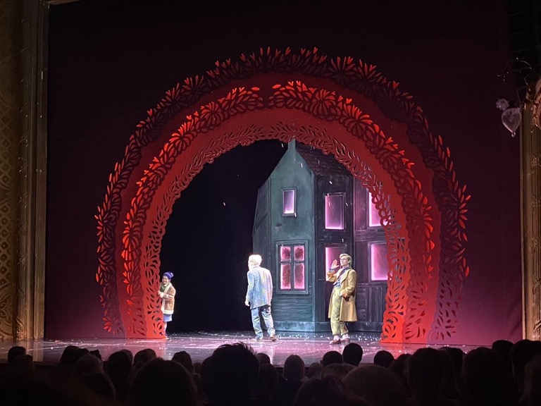 „En Julefortelling“ (Christmas Carol) for Nationaltheatret in Oslo
Stage Design: Katja Ebbel
Scenic Painting, 2023