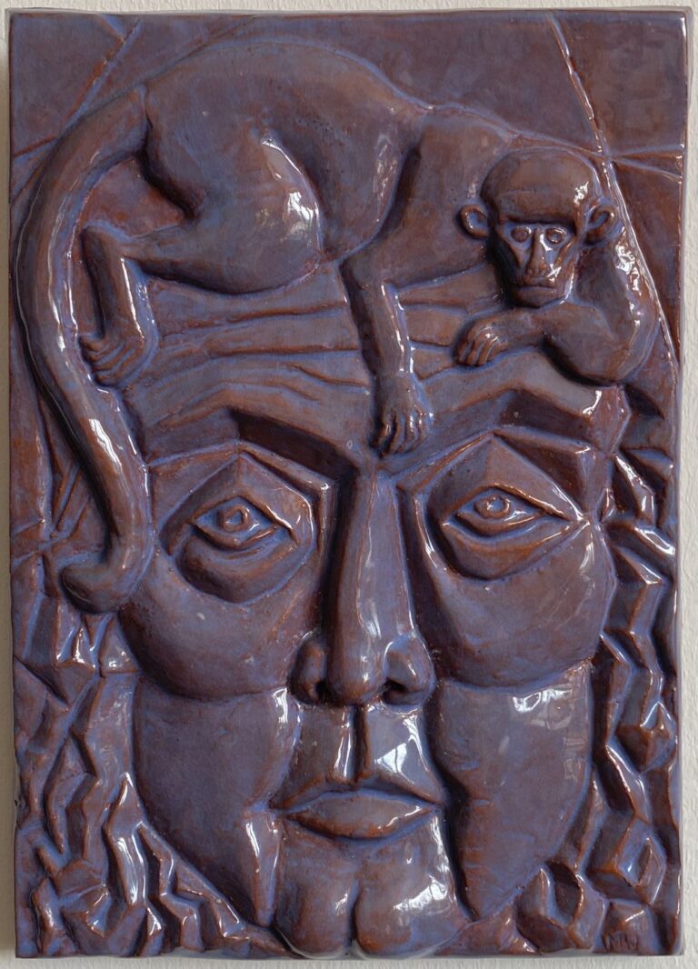 „Frau mit Brüllaffe“
Glazed Ceramic, 30×21.5cm, Series: 1/15, 2022