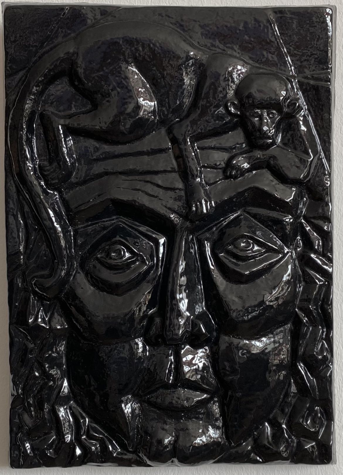 Detail — „Frau mit Brüllaffe“
Glazed Ceramic, 30×21.5cm, Series 1/15, 2022