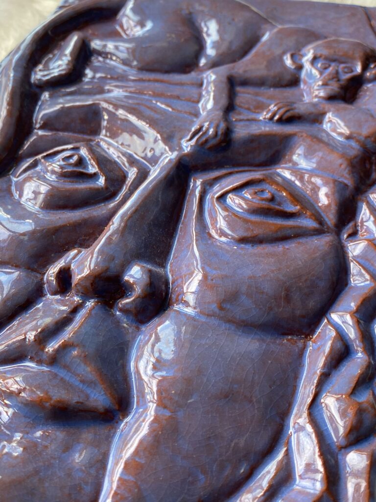 Detail — „Frau mit Brüllaffe“
Glazed Ceramic, 30×21.5cm, Series: 1/15, 2022