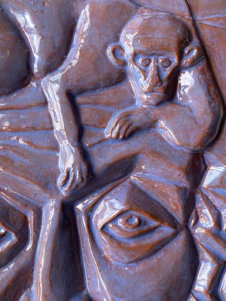 Detail — „Frau mit Brüllaffe“
Glazed Ceramic, 30×21.5cm, Series: 1/15, 2022